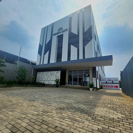Oyo 2816 Privato Suite Kembaran Екстер'єр фото