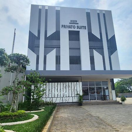 Oyo 2816 Privato Suite Kembaran Екстер'єр фото