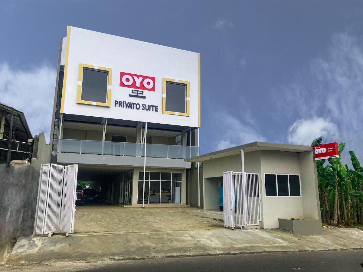Oyo 2816 Privato Suite Kembaran Екстер'єр фото