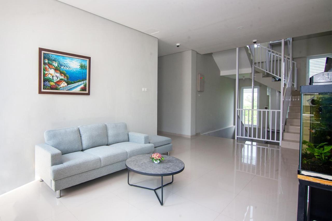 Oyo 2816 Privato Suite Kembaran Екстер'єр фото