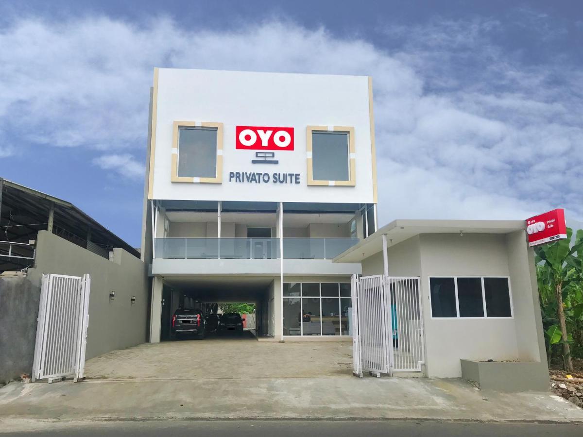 Oyo 2816 Privato Suite Kembaran Екстер'єр фото